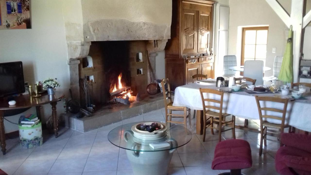 Bed and Breakfast Ferme Du Pigeonnier Montceau-et-Echarnant Экстерьер фото